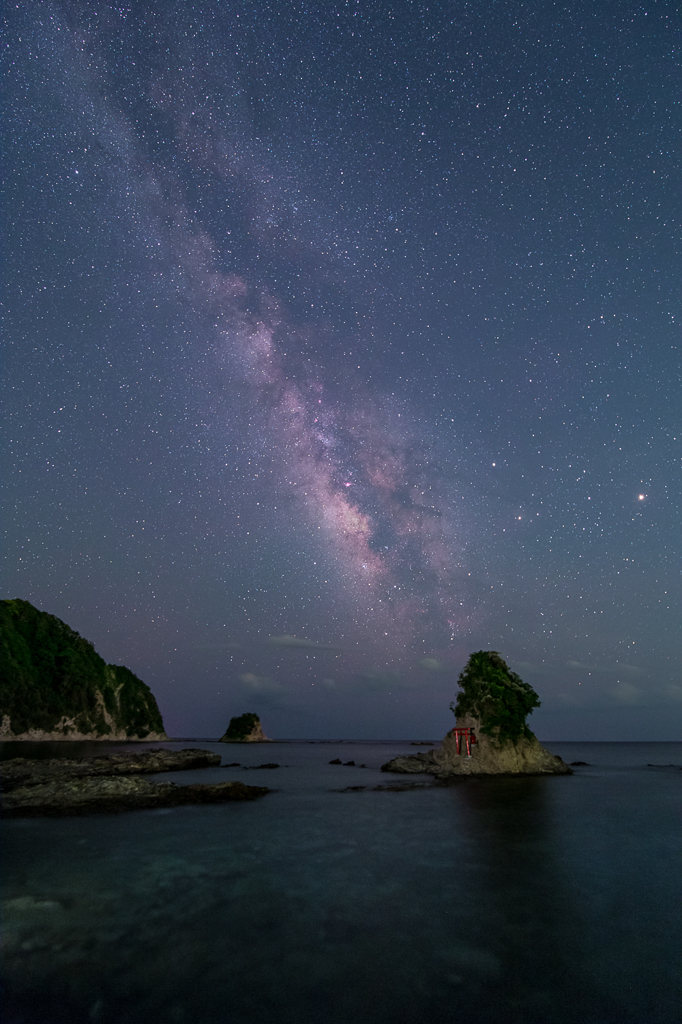 小湊弁天島と天の川