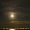 月光と飛行機光跡