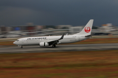 B737