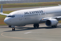 B737