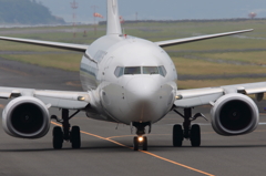 B737