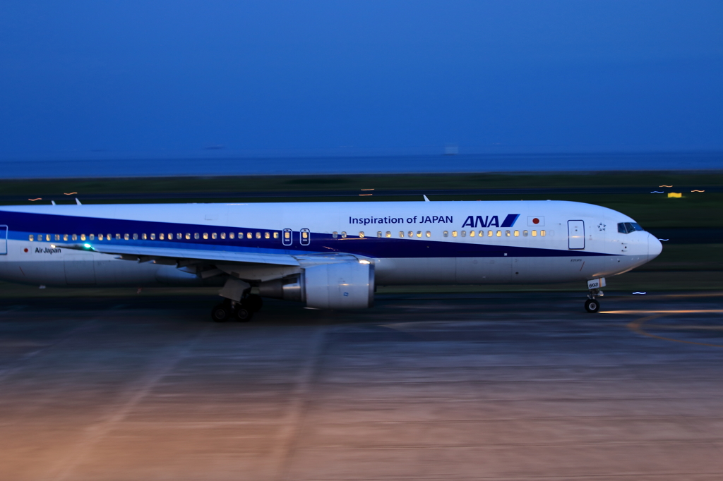 RWY07へ