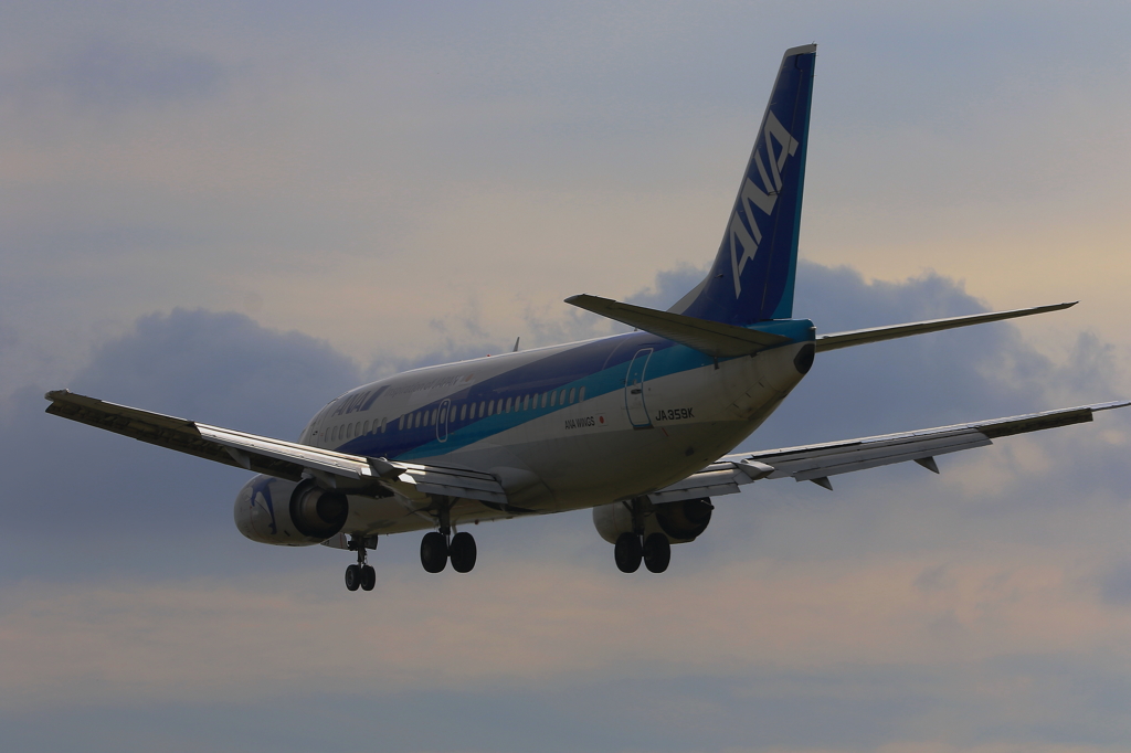 B737
