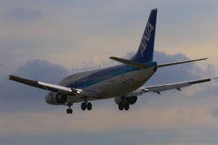 B737