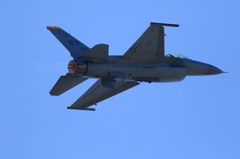 F16