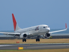 B737