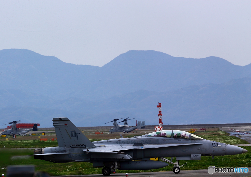 F18&V22
