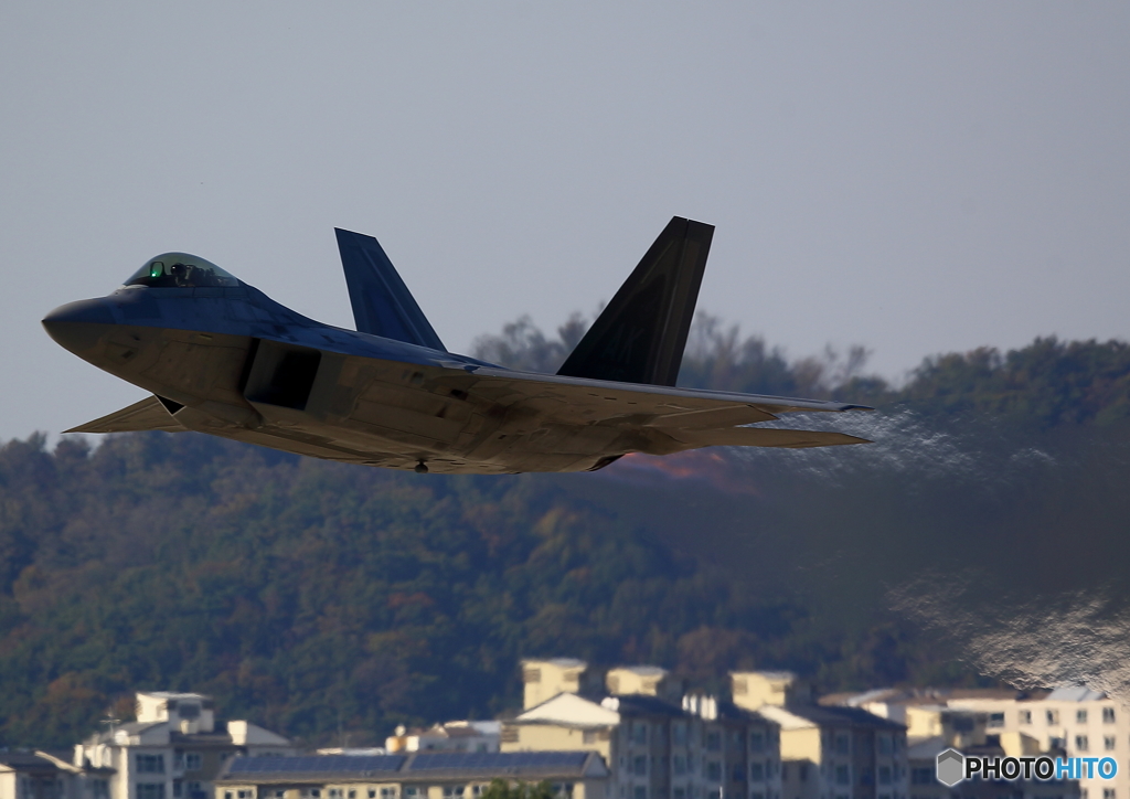 F22
