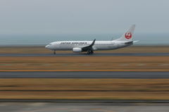 B737