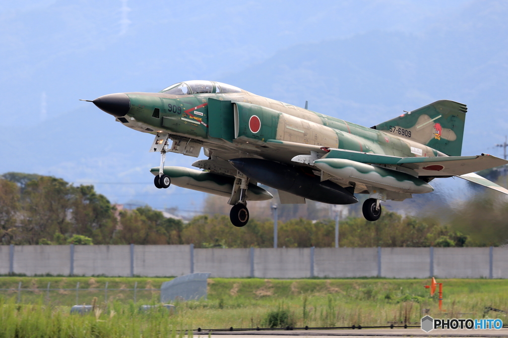 F4
