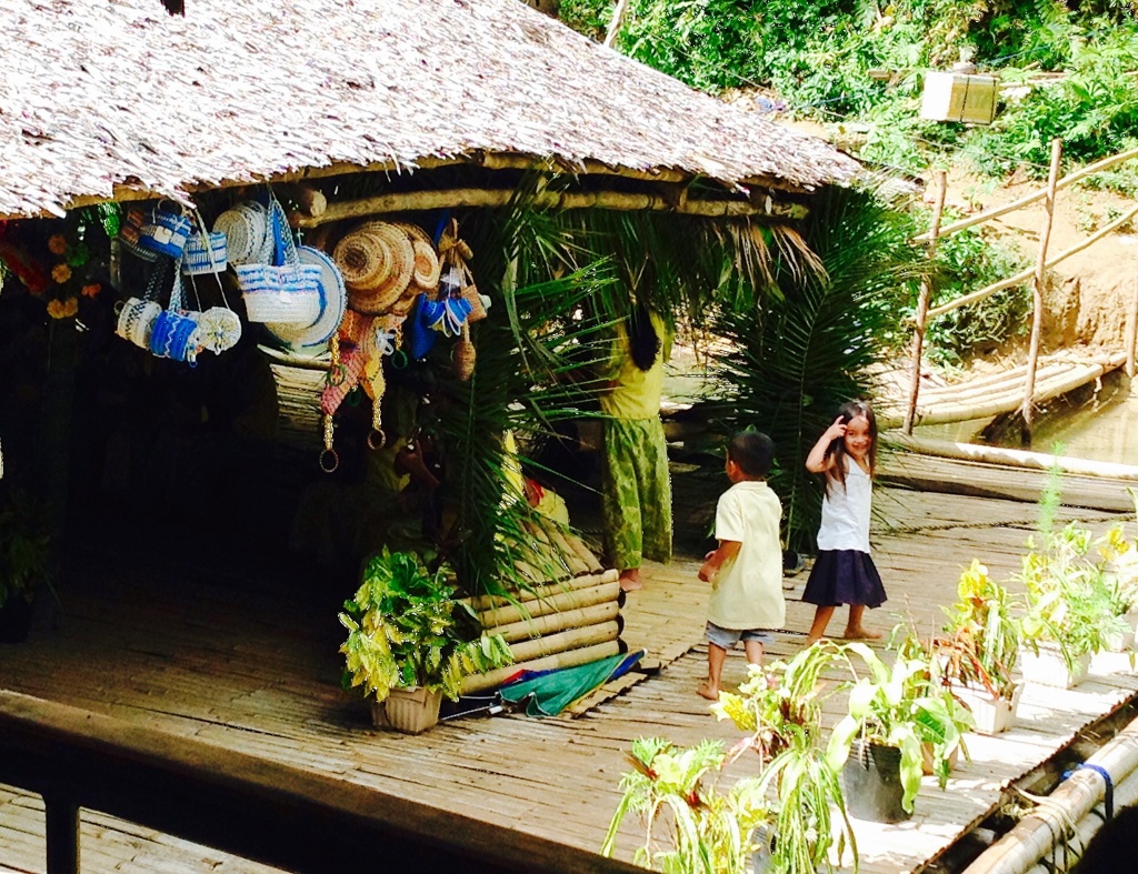 Loboc Riverの踊り子さん