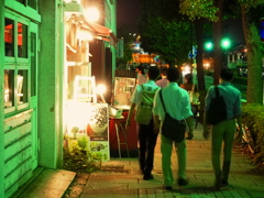 夜のカフェ ３