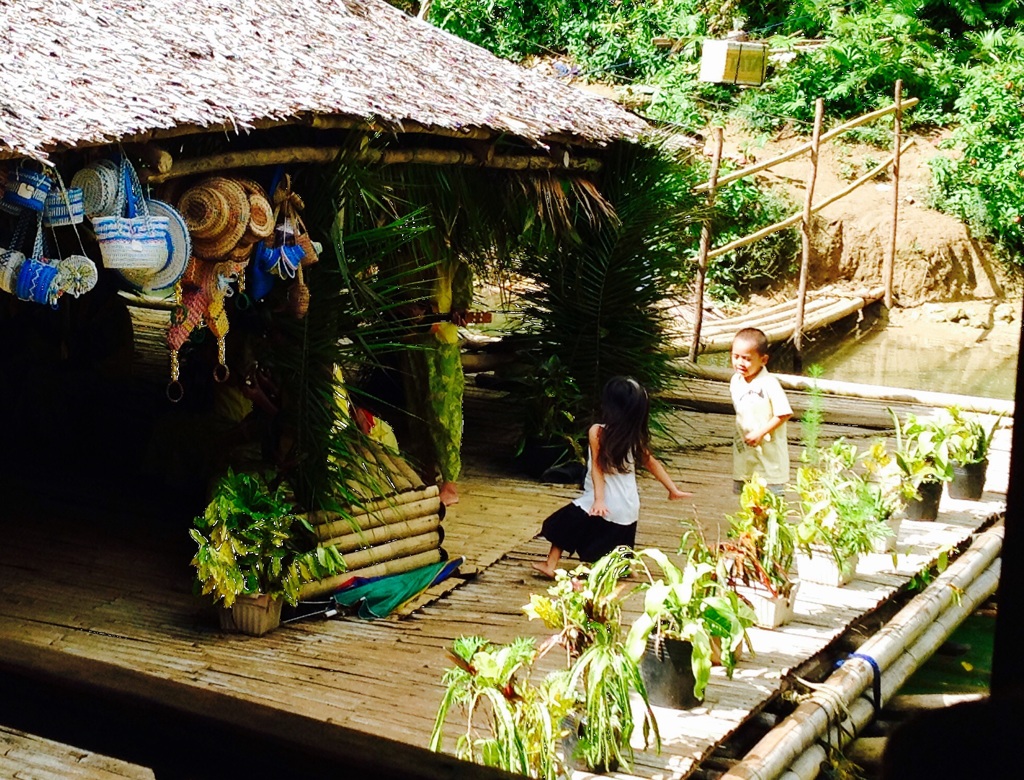 Loboc Riverの踊り子さん 2