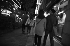 休日の夜