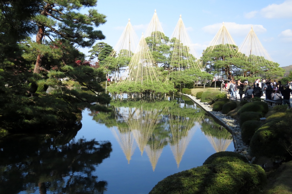 今週は～兼六園　水面に写し