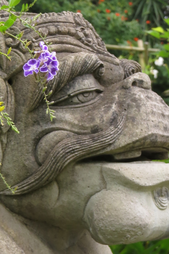 花簪～インドネシア石像