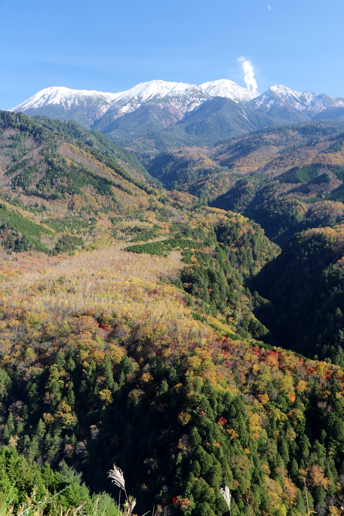 御嶽山と溶岩流