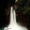 幽玄に流れ落ちる