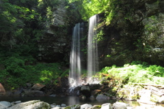 夫婦滝～木漏れ日に揺れて