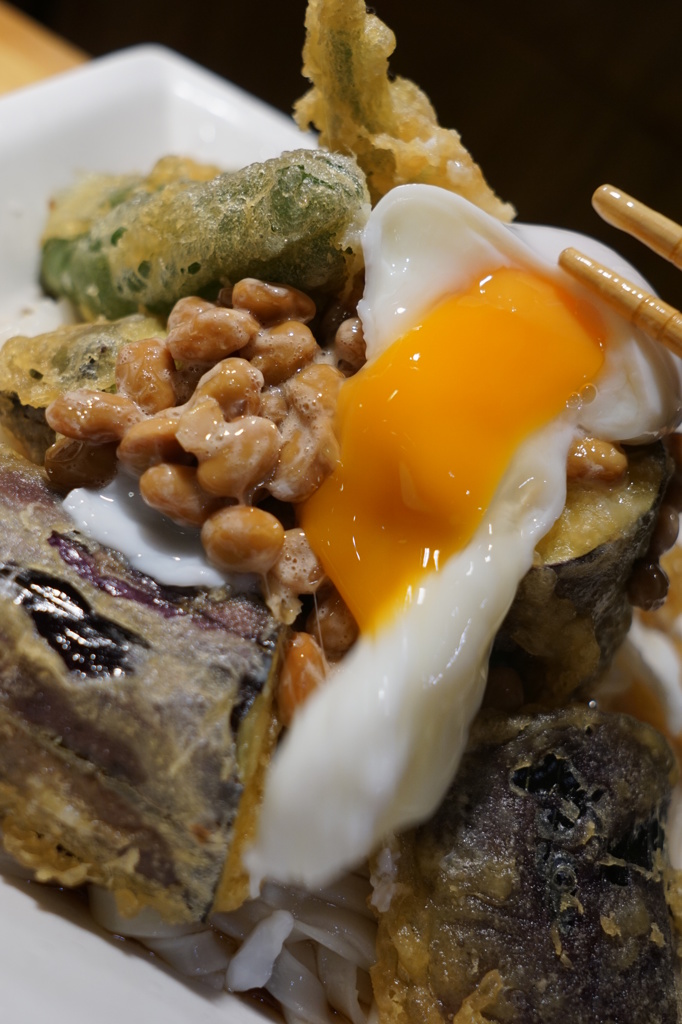 冷やし納豆天ぷらうどん