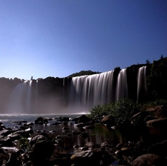 スーパームーンの原尻の滝