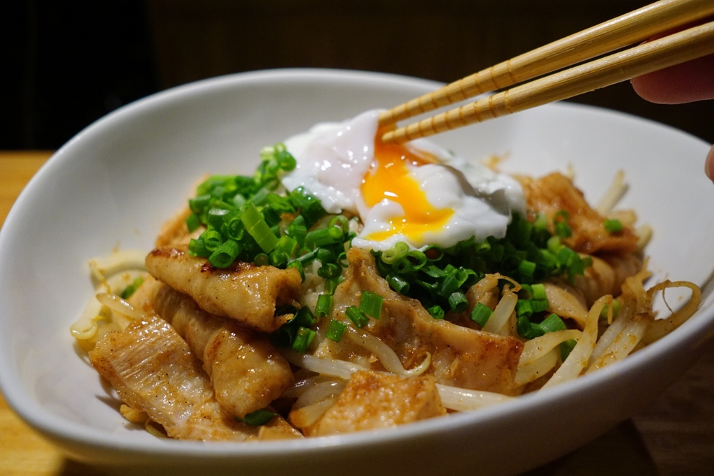 ホルモン丼