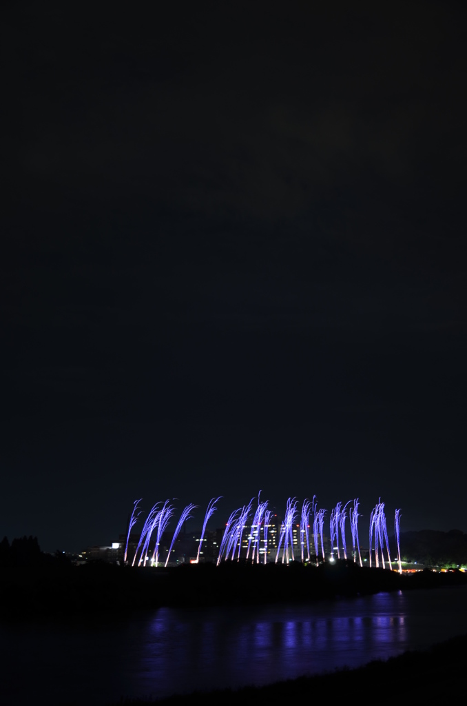 花火立ち上がる