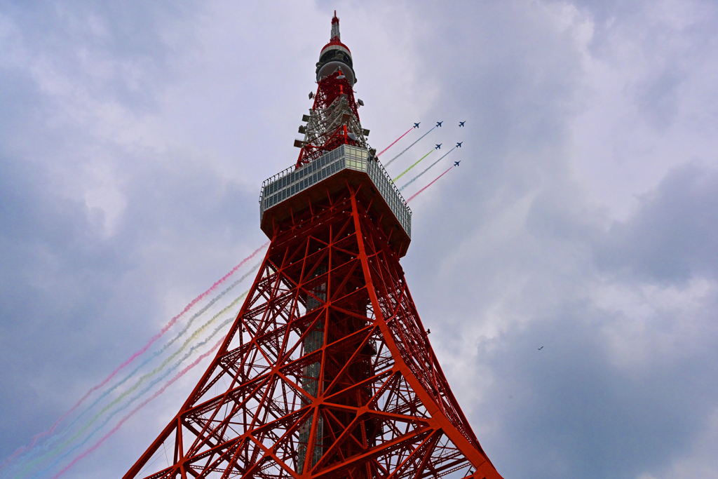 ブルーインパルスと東京タワー