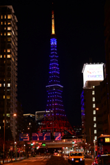 東京タワーが藍色に