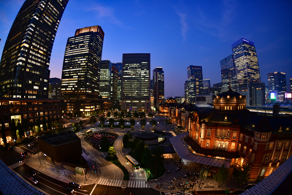 東京駅の夜