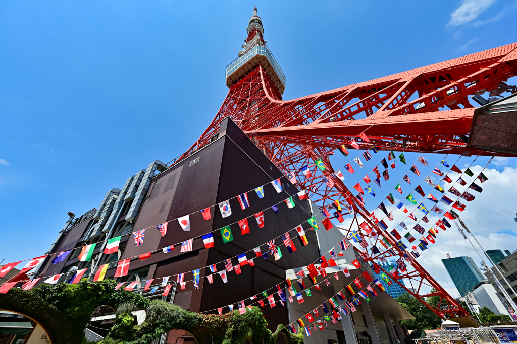 東京タワーと国旗