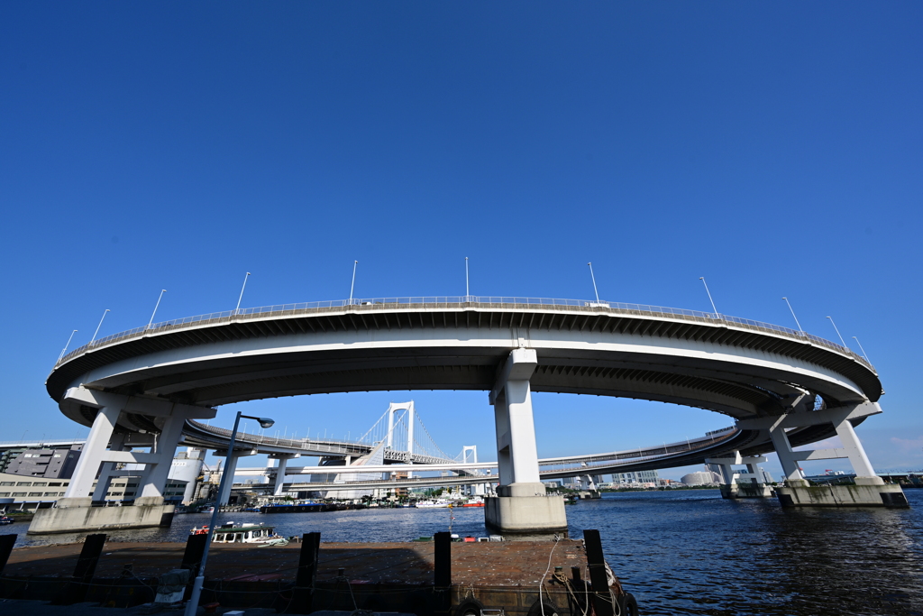 海に浮かぶドーナツ