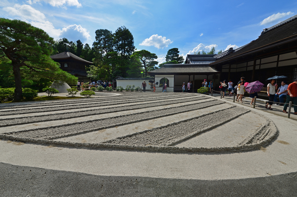 銀閣寺は暑い