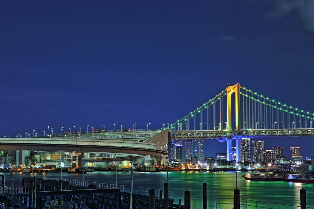 東京の夜をドライブ