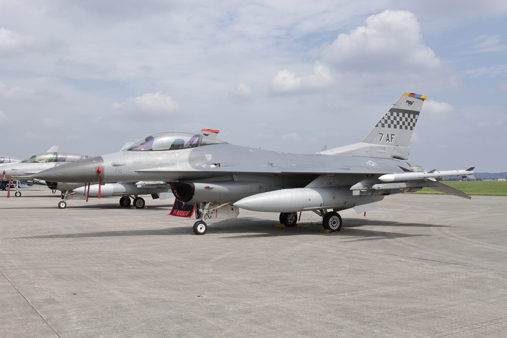 F-16 ファイティングファルコン