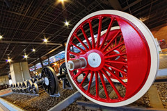 博物館入口にある動輪　鉄道博物館（大宮）にて