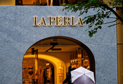 La Perla (ラペルラ)　銀座並木通りにて