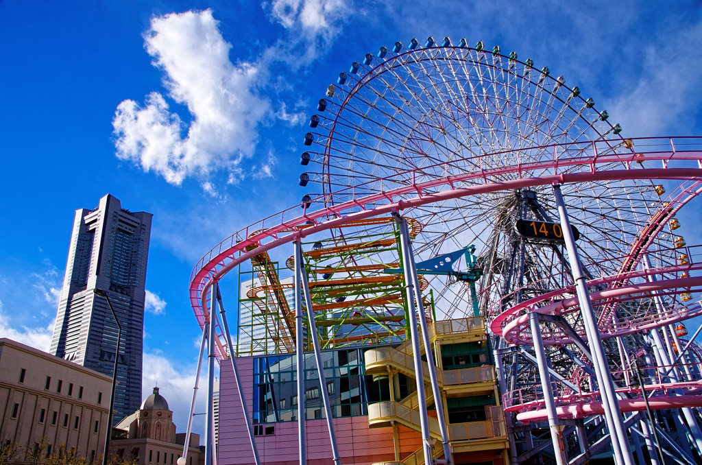 コスモワールドとランドマークタワー　みなとみらいにて