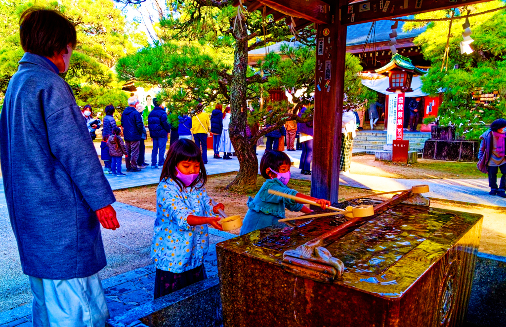 二人の幼い子 可愛すぎる（松陰神社にて）