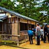 ツアー客と世界遺産”松下村塾” 　(山口県 萩市)