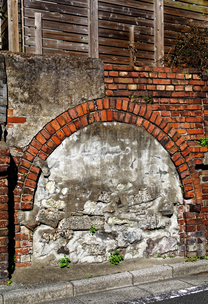 都電荒川線沿線　荒川遊園地周辺の煉瓦塀（１）