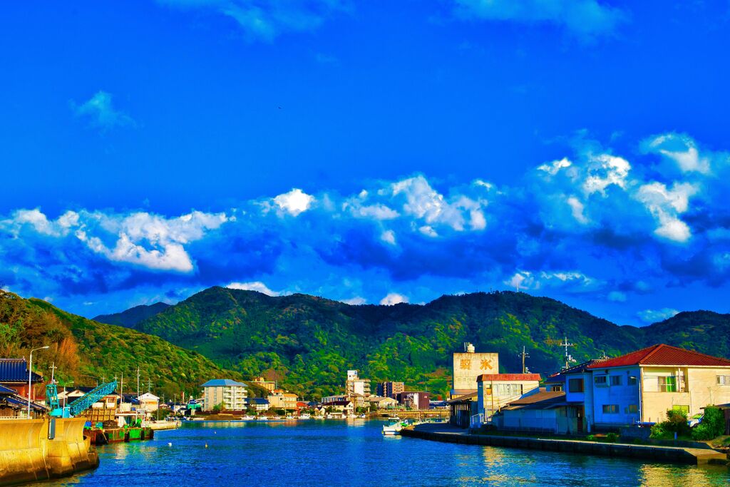 紺碧の空と萩市内　(山口県萩市)