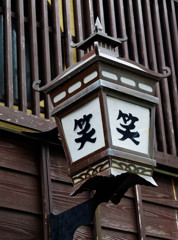 浅草ぶらり　たぬき通り　笑の店先の灯り