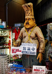 浅草ぶらり　河童橋商店街　食器屋さんのマスコット？