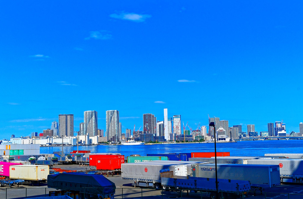 芝浦ふ頭コンテナヤードから晴海ふ頭を遠望　（10月後半まで投稿減）