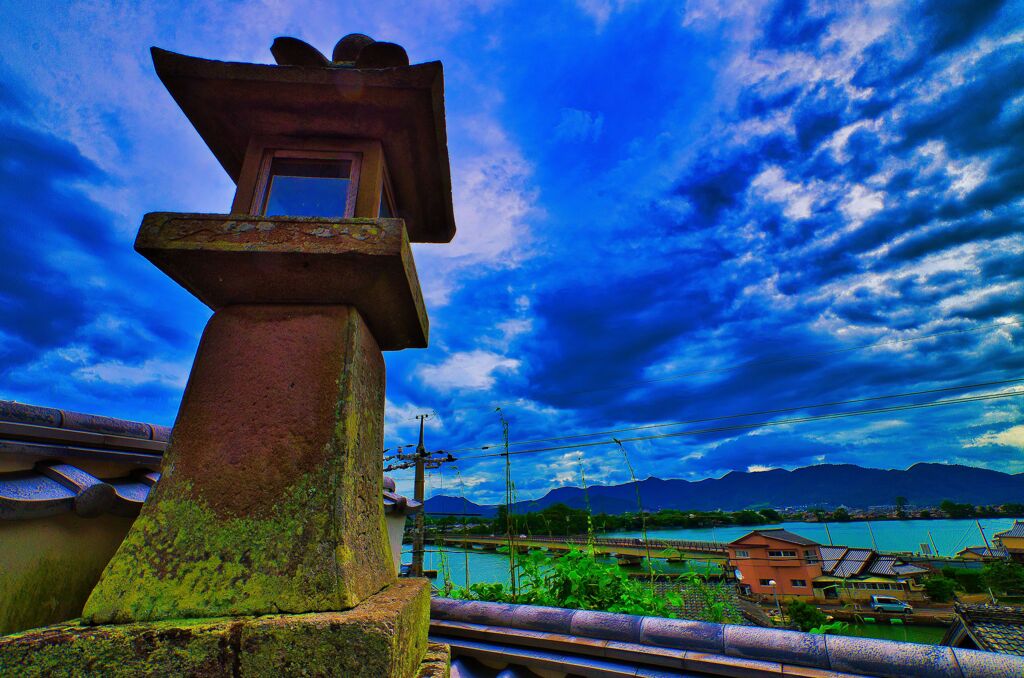 梅雨明け待つ空模様　（萩市 観音院 ）