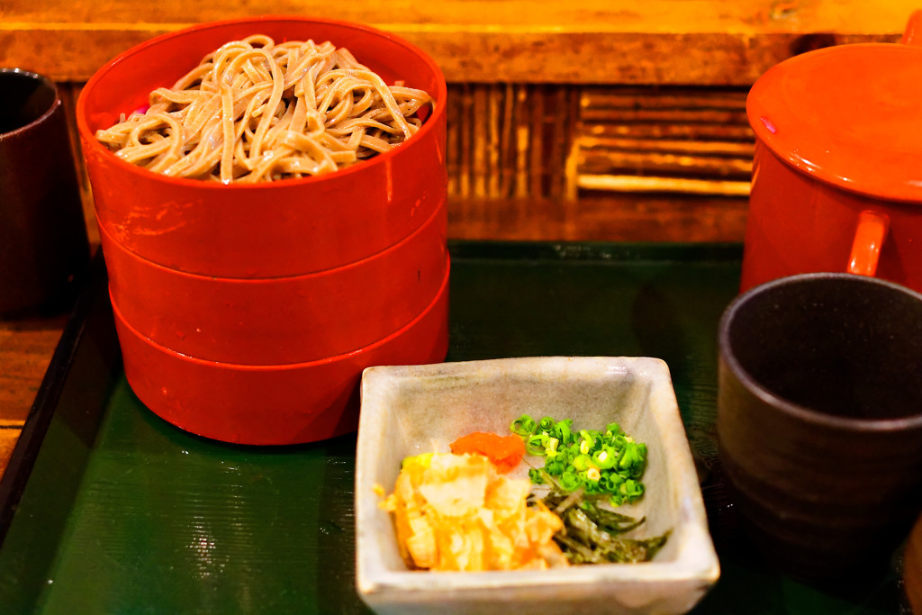 お昼は割子蕎麦 　（アンテナショップ にほんばし島根館）