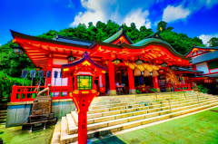 酷暑の太鼓谷稲成神社本殿（津和野）