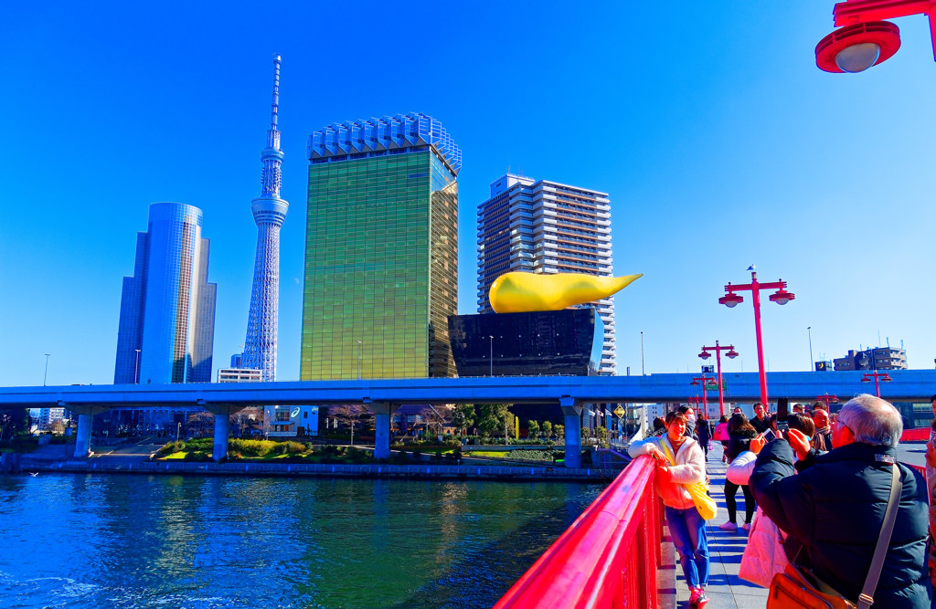 スカイツリーバックにハイチーズ　（浅草 吾妻橋）