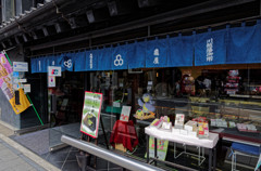 川越　蔵造りの町並み　亀屋の店先